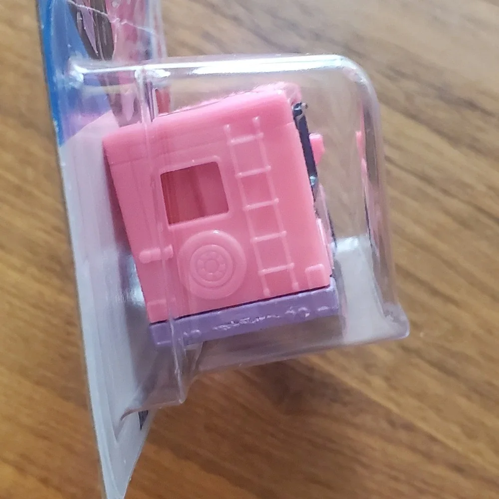 Hot Wheels Barbie Dream Camper Roulotte Pink Diecast Toy Car 21 250